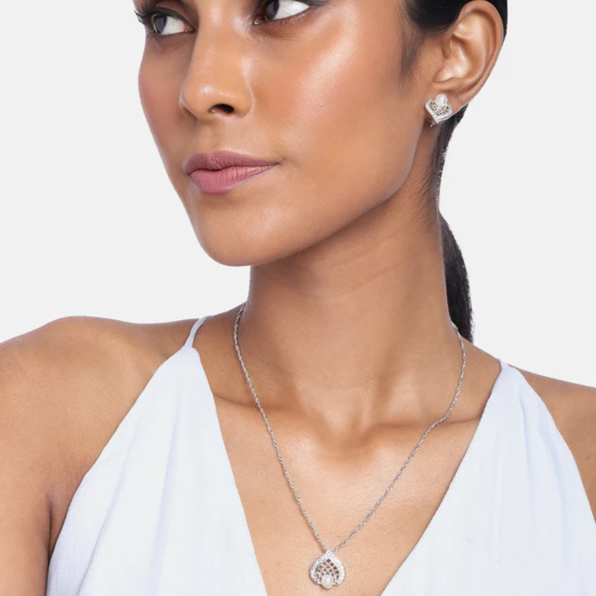 Aadita Shine Pendant Set