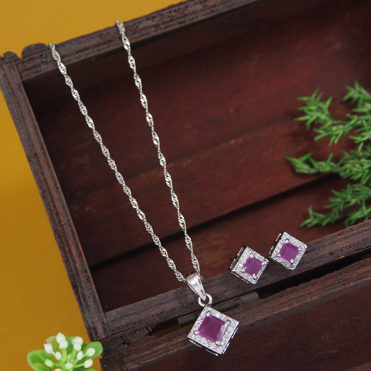 Eshnya Pink Pendant Set
