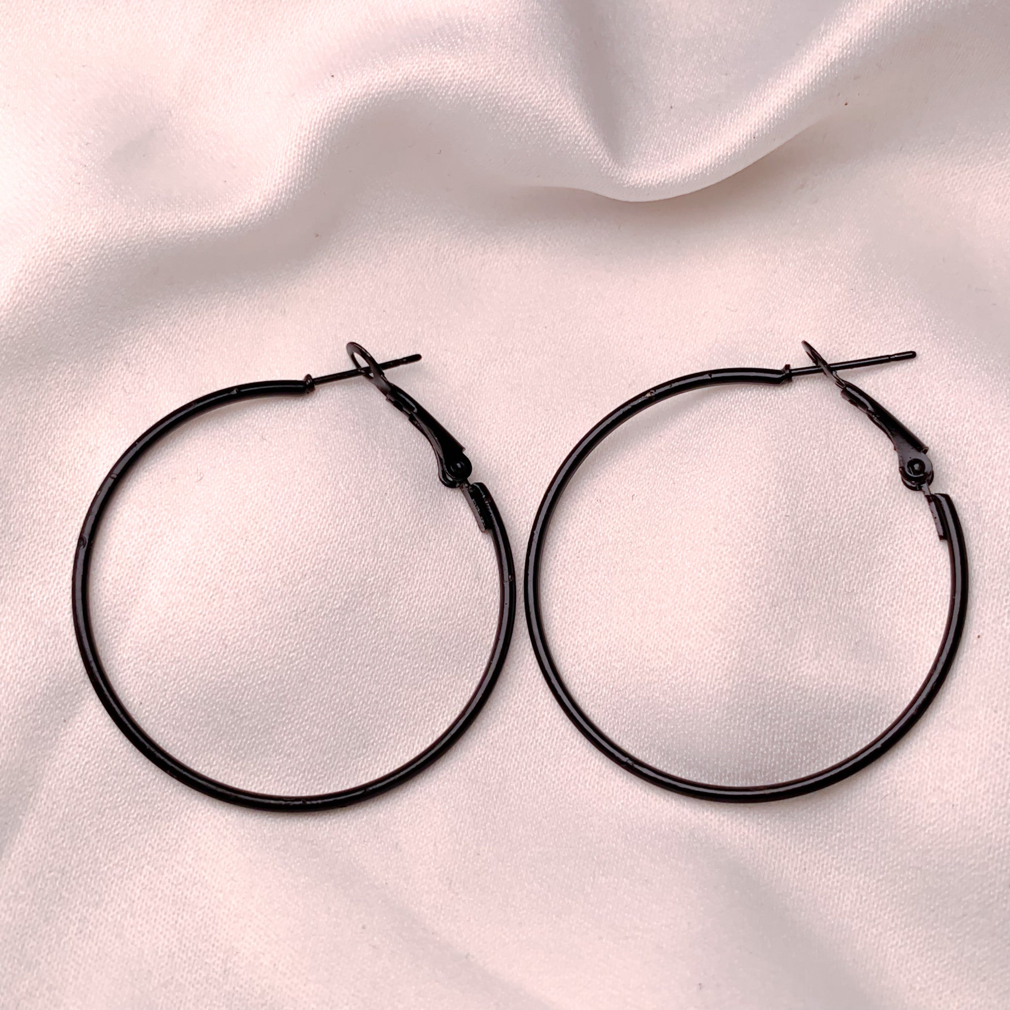 Sheya Black Hoops