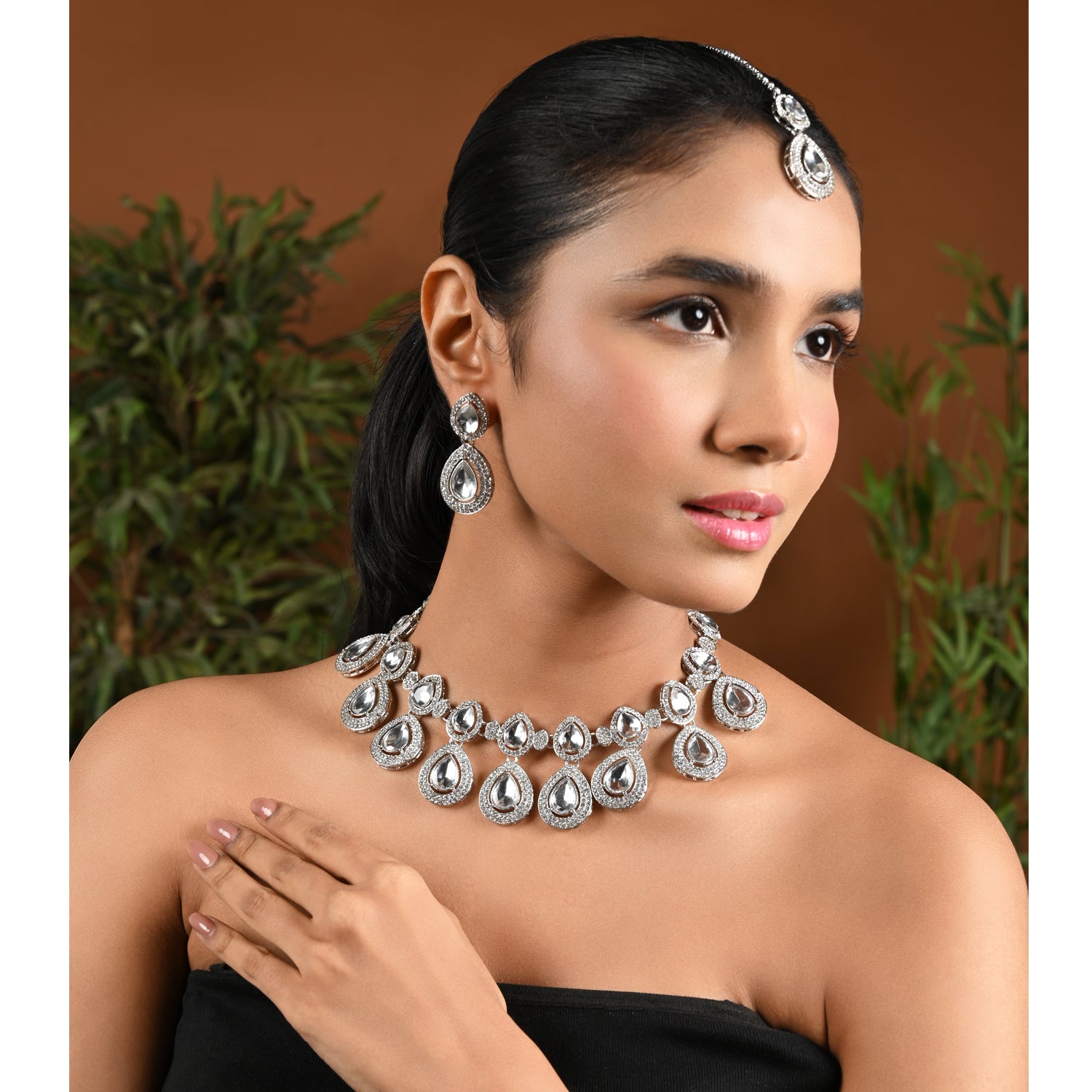 Hamsika Rhodium white Choker Set