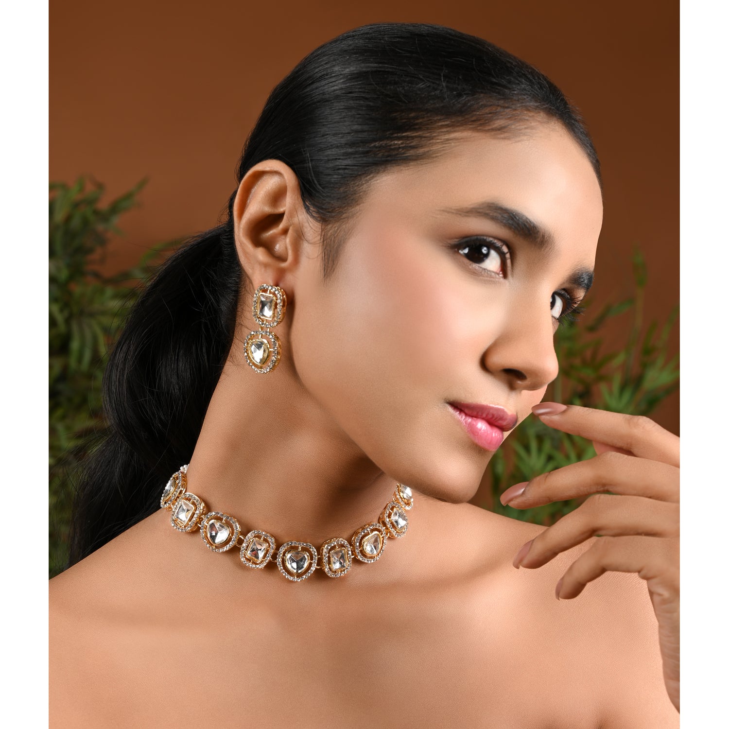 Nidra White Choker  Set