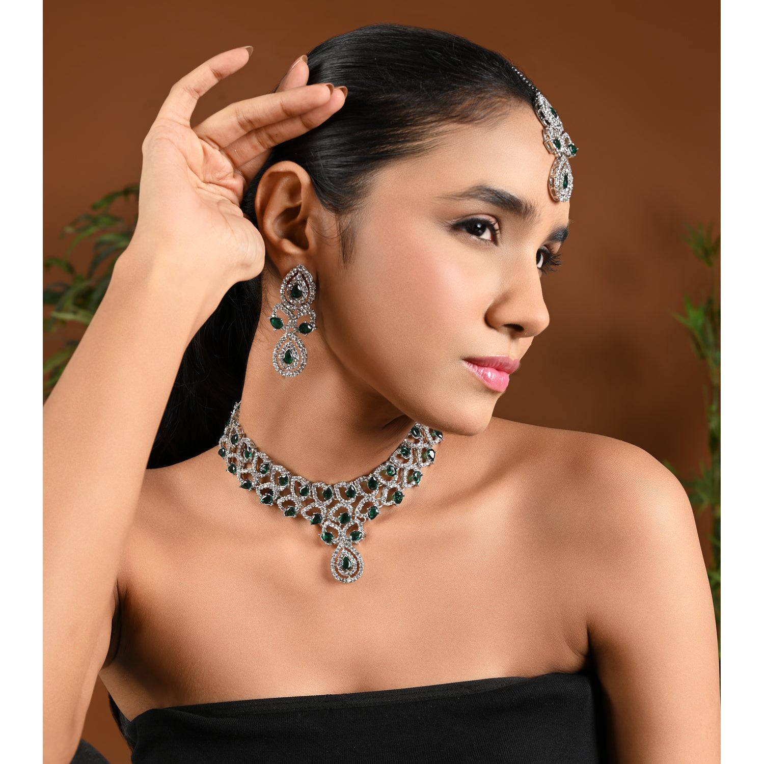 Avnaya Silver Green Necklace Set