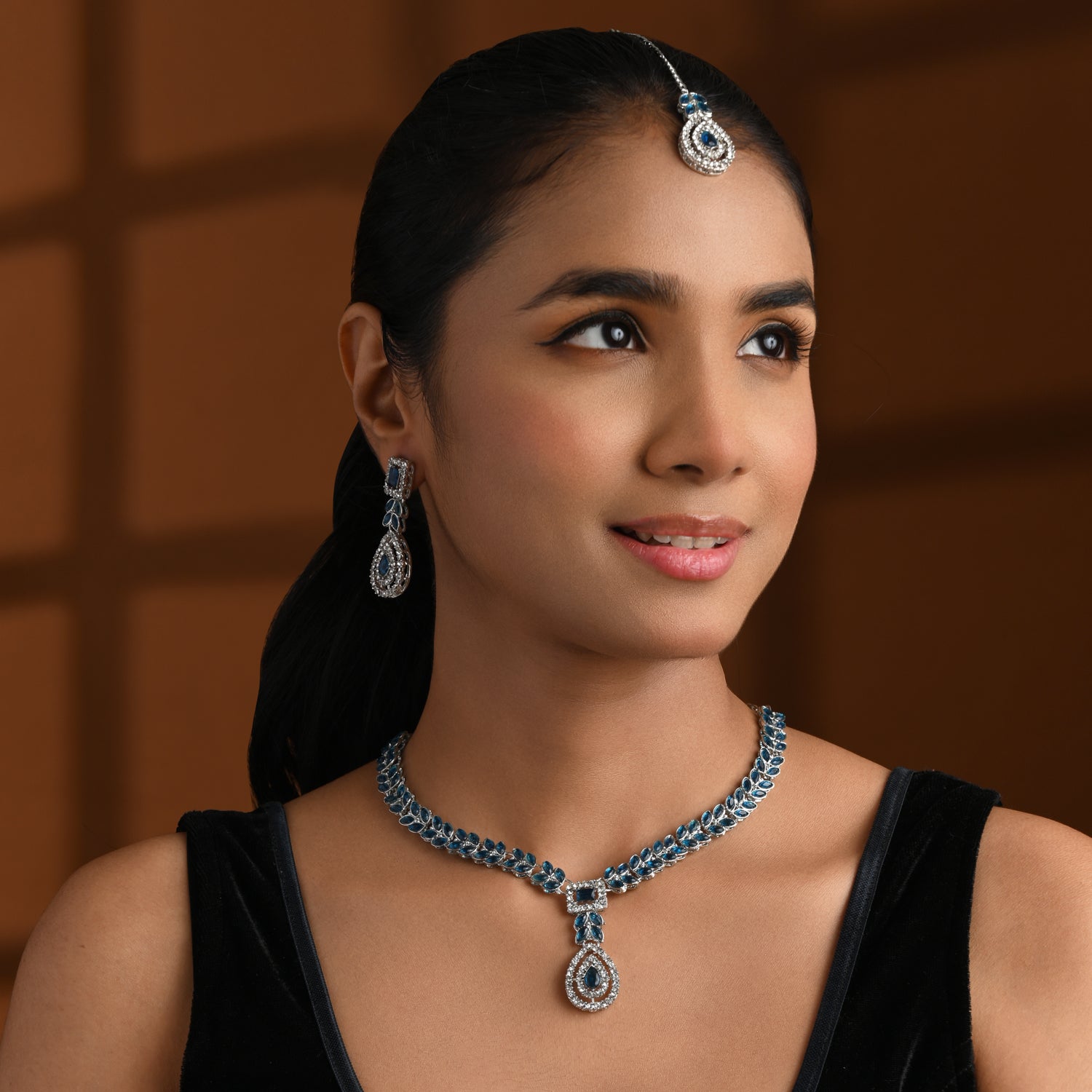 Kivisha Silver Montana Necklace Set