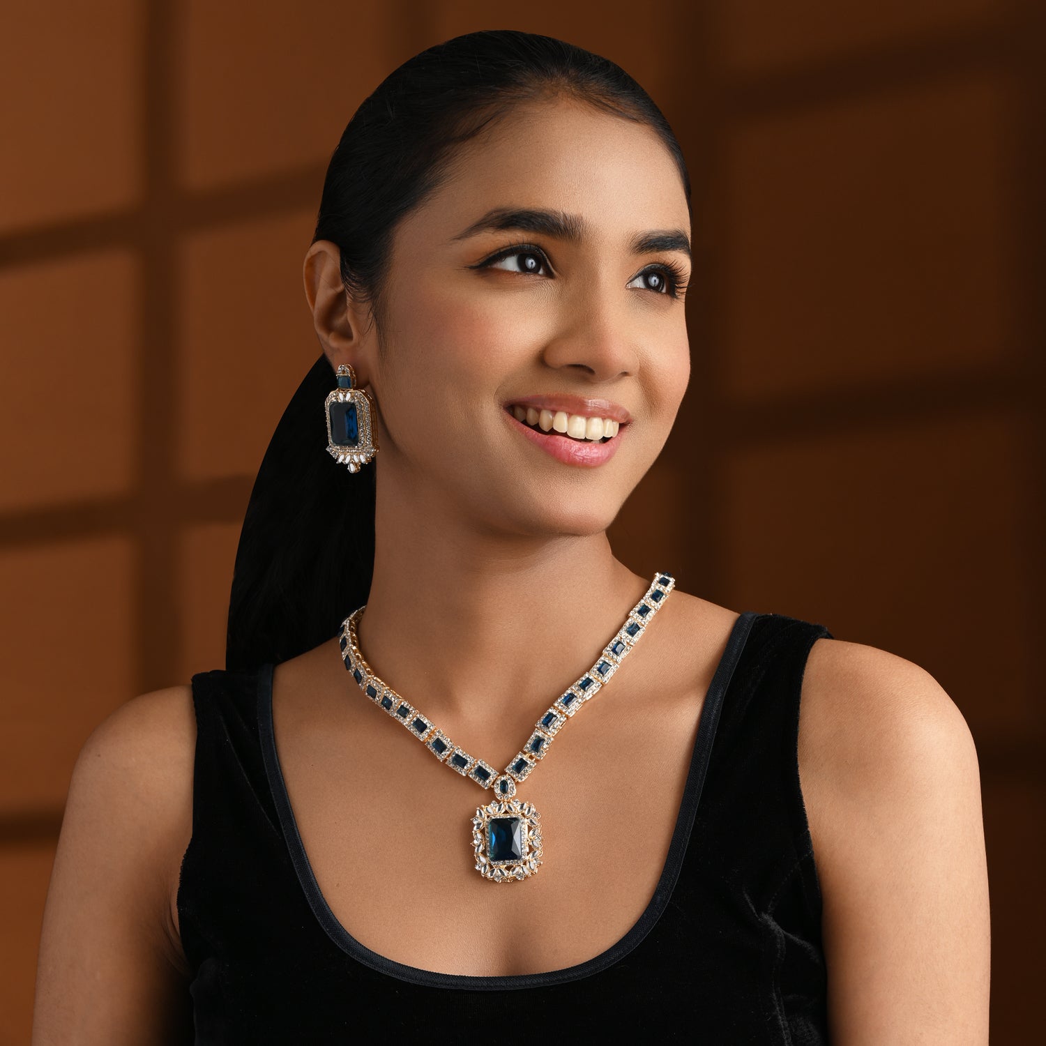 Vrinaya Montana Necklace Set