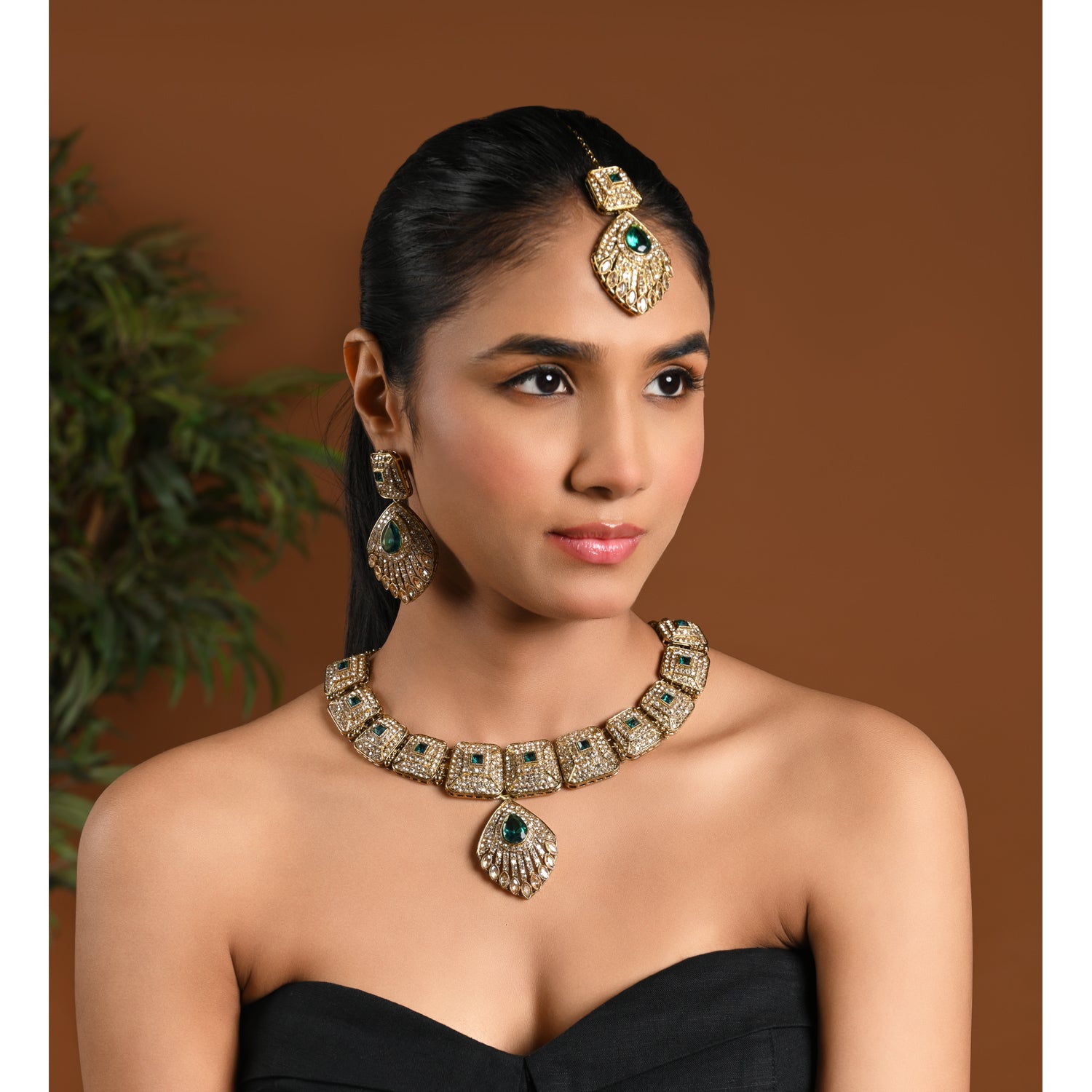 Qiyara - Pure Green Antique Temple Necklace Set