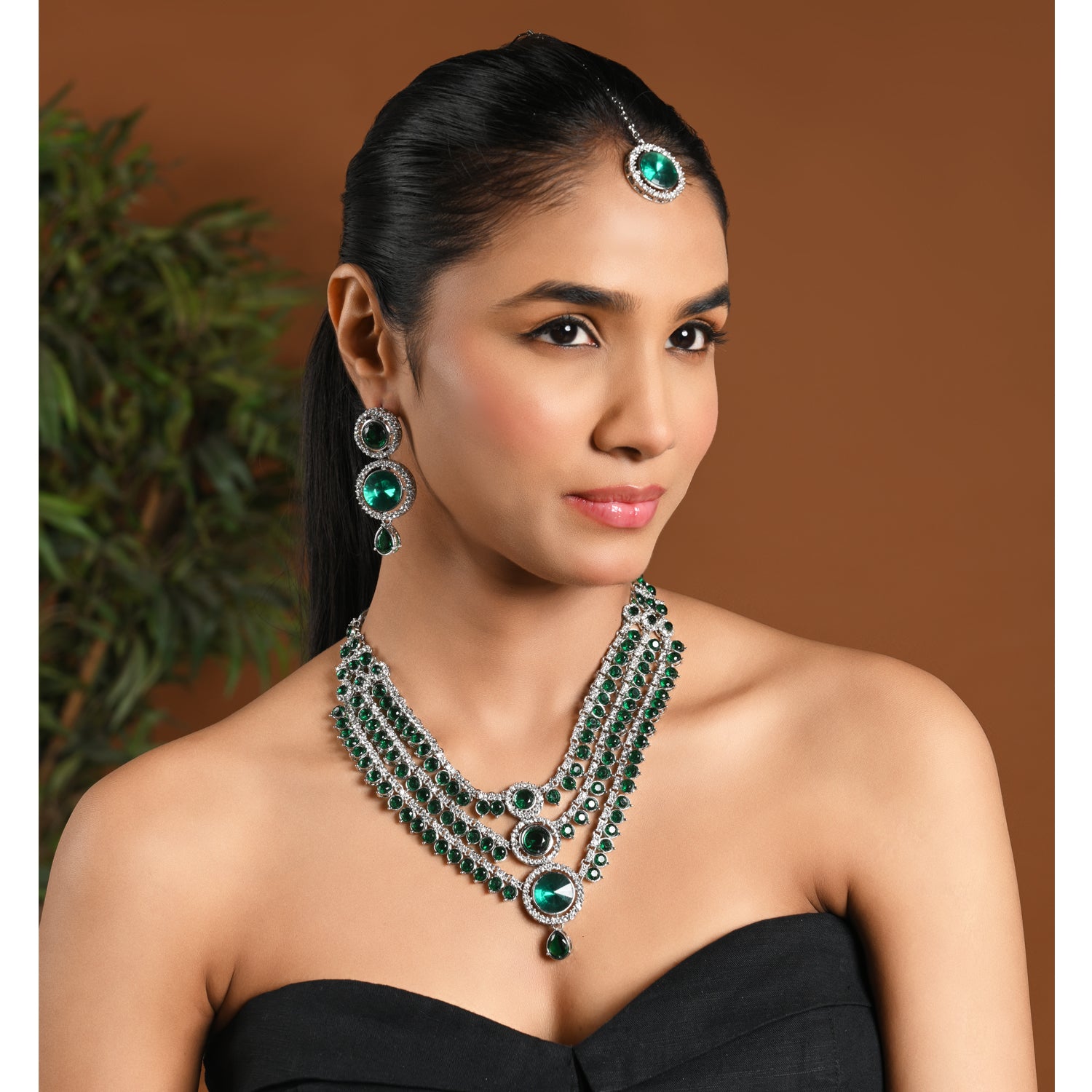 Lipsa - Emerald Green Silver Plated Necklace Set