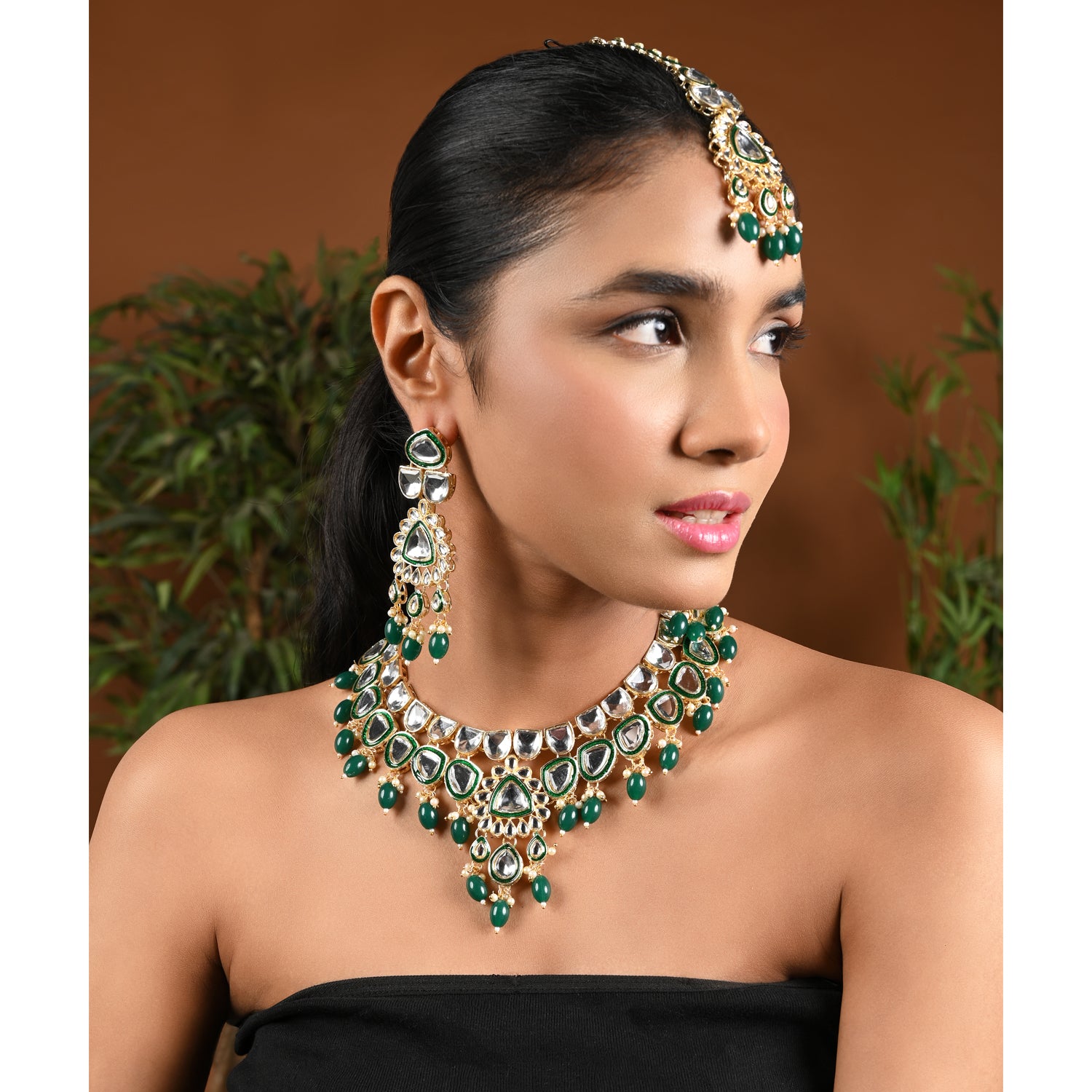 Jineshvi Green Choker Set