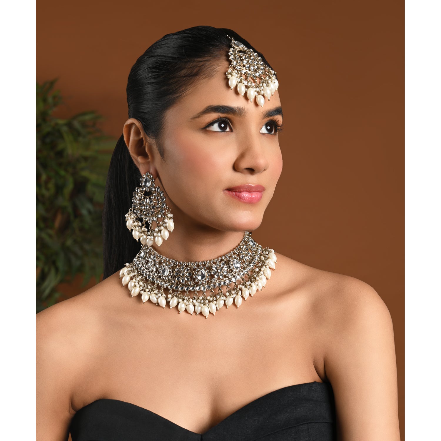 Sanusha White Choker