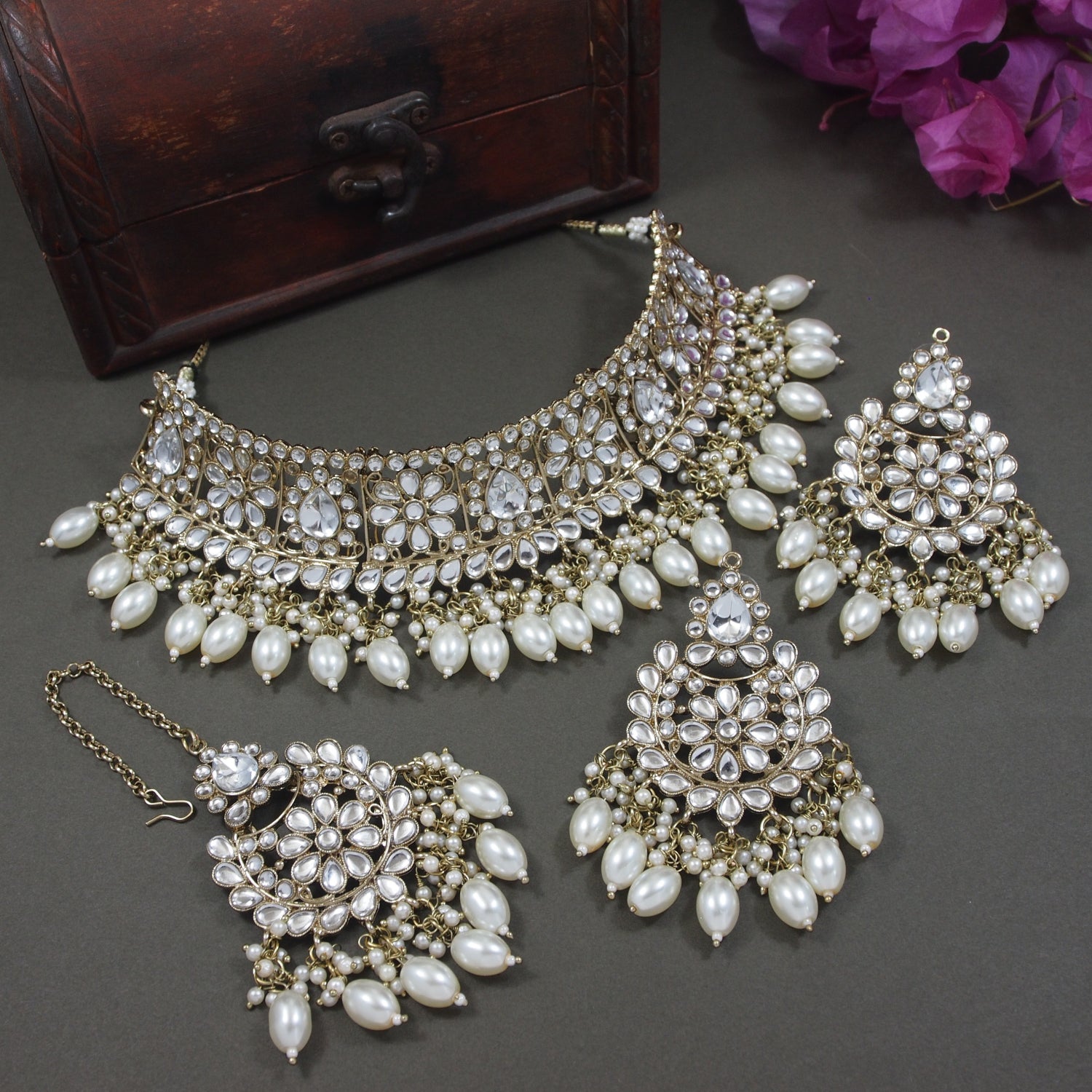 Sanusha White Choker