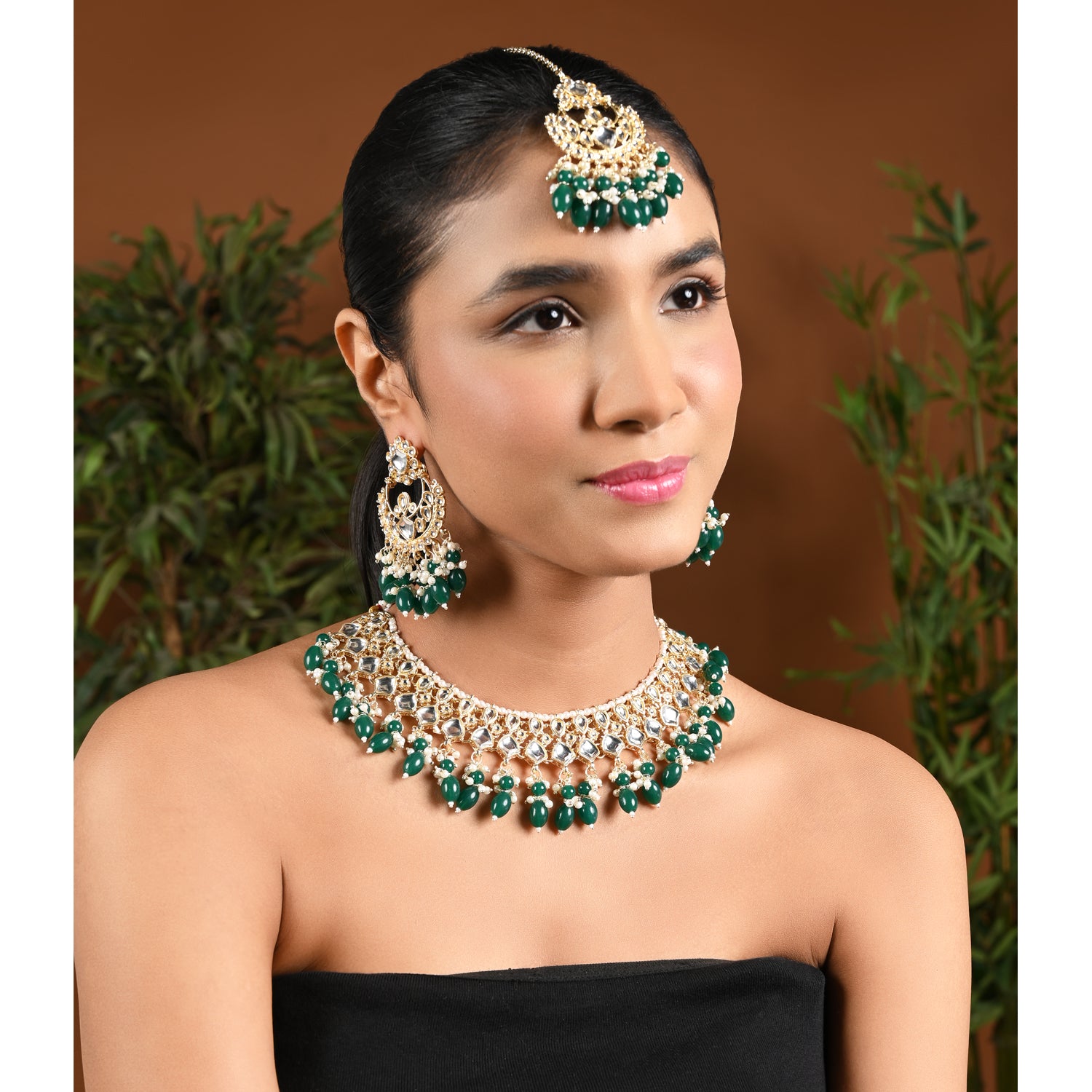 Devyani Green Choker