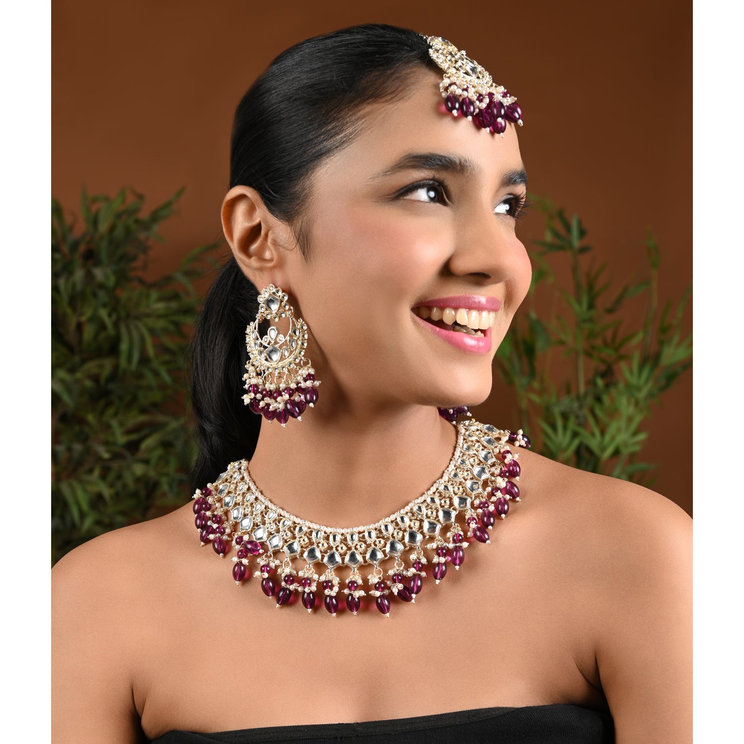 Devyani Wine Choker