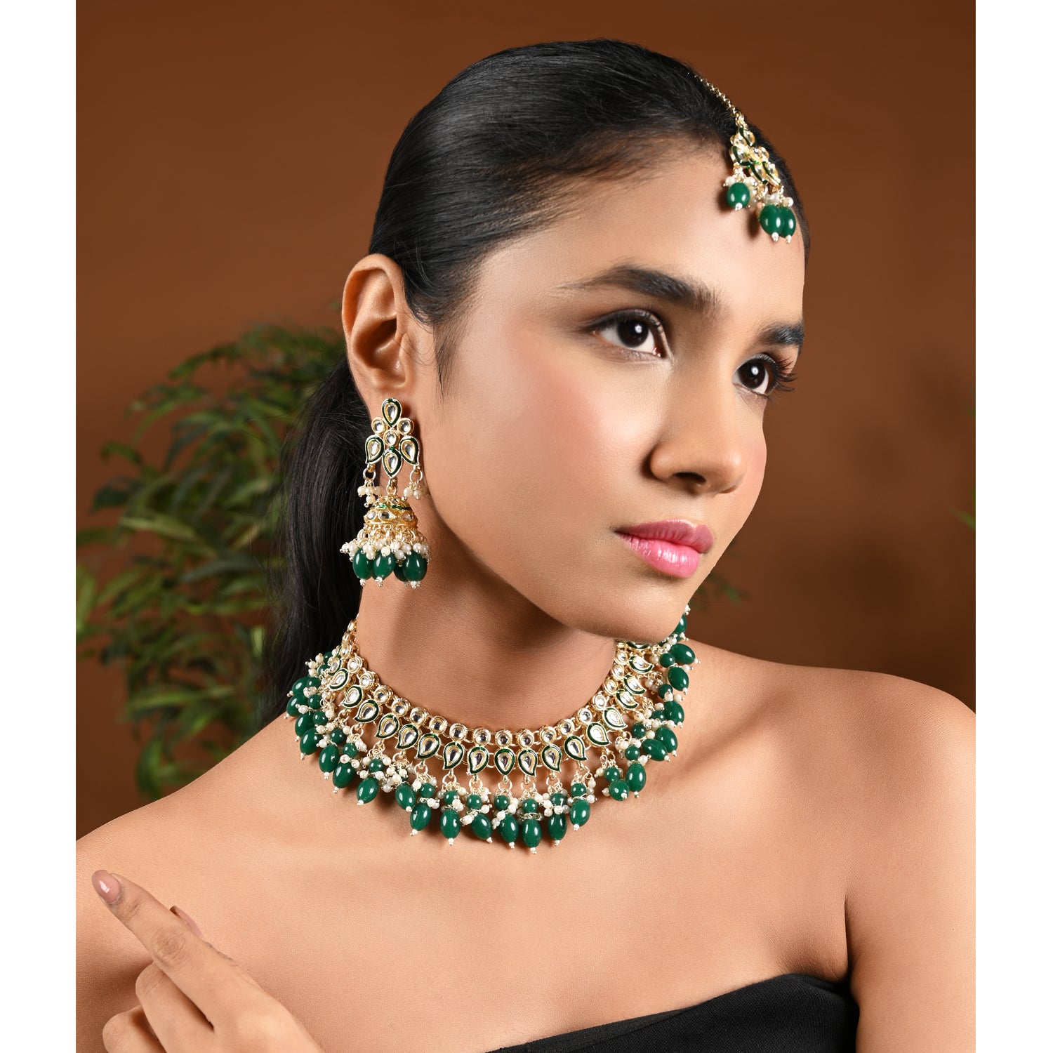 Madhu Green Choker