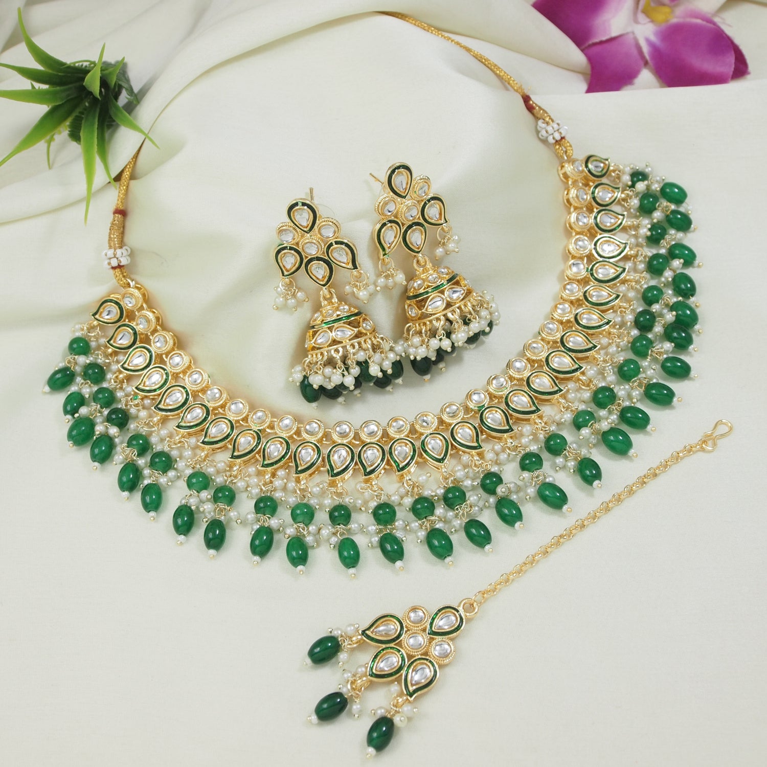 Madhu Green Choker