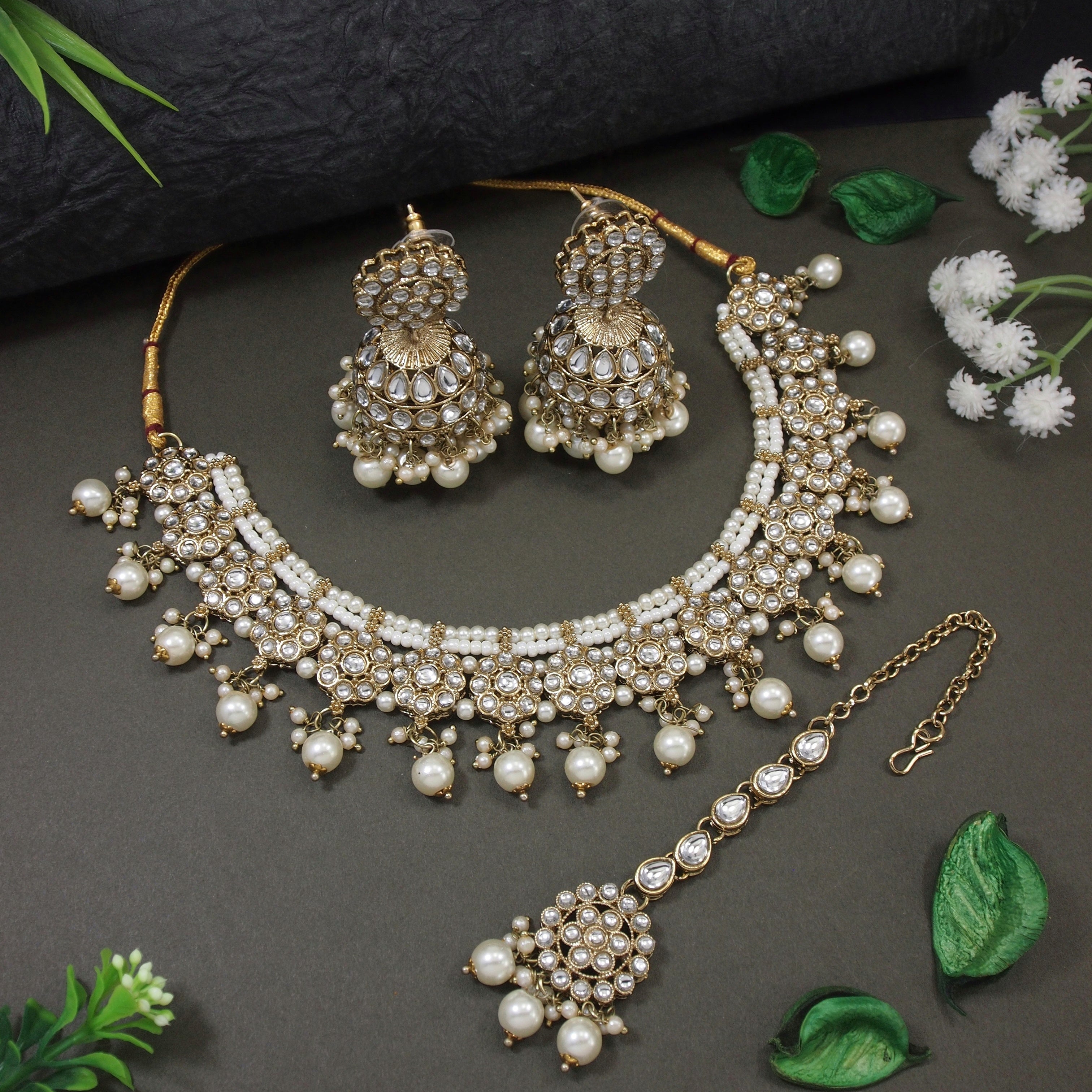 Vyoma White Choker Set