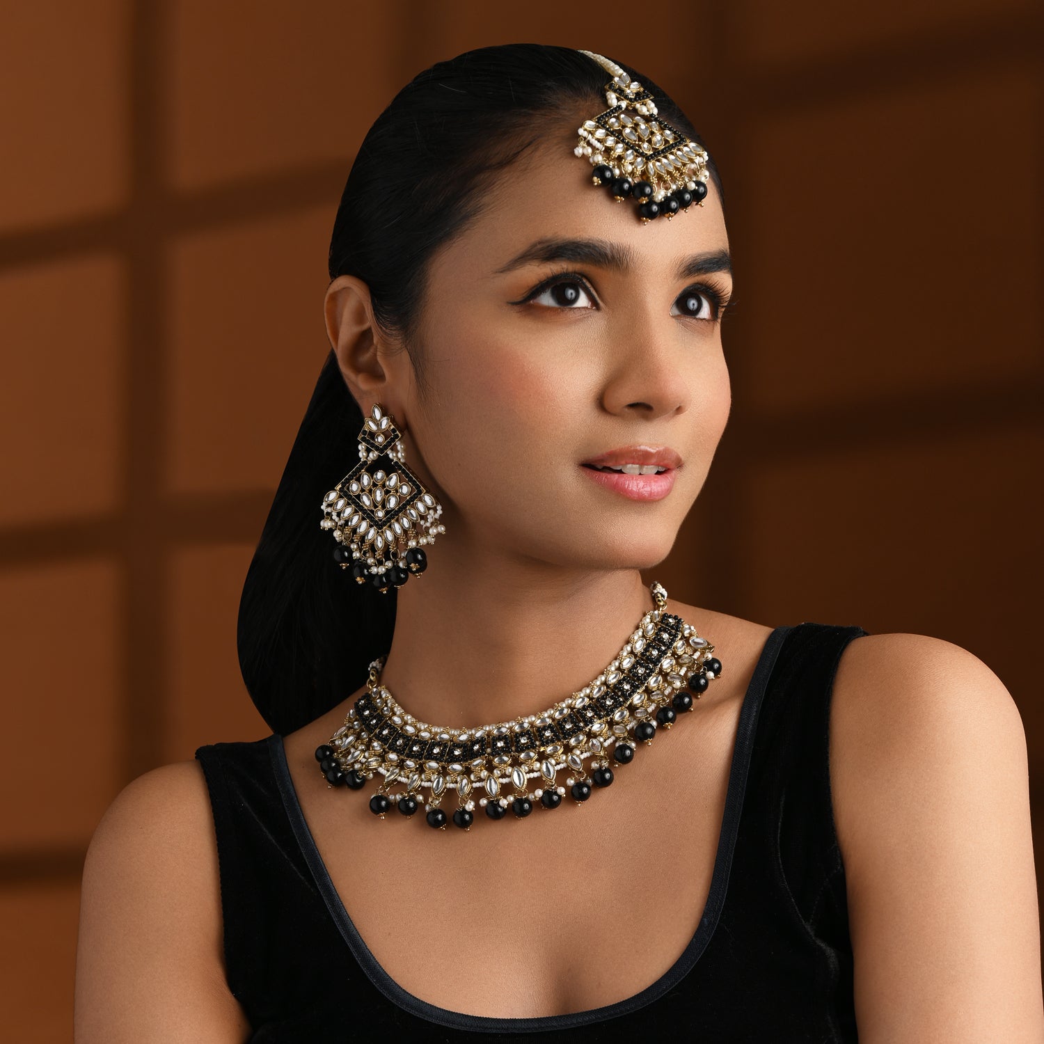 Reesha Black Choker Set