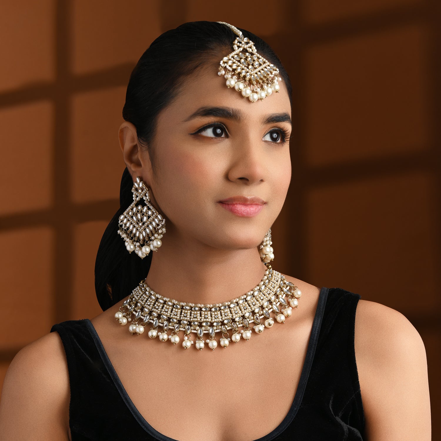 Reesha White Choker Set