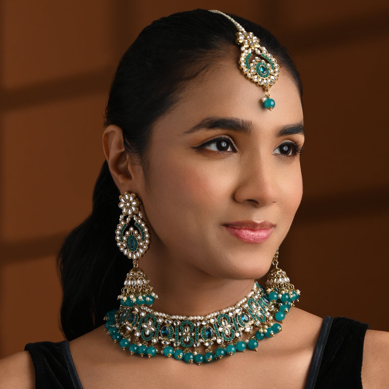 Yosha Choker Set