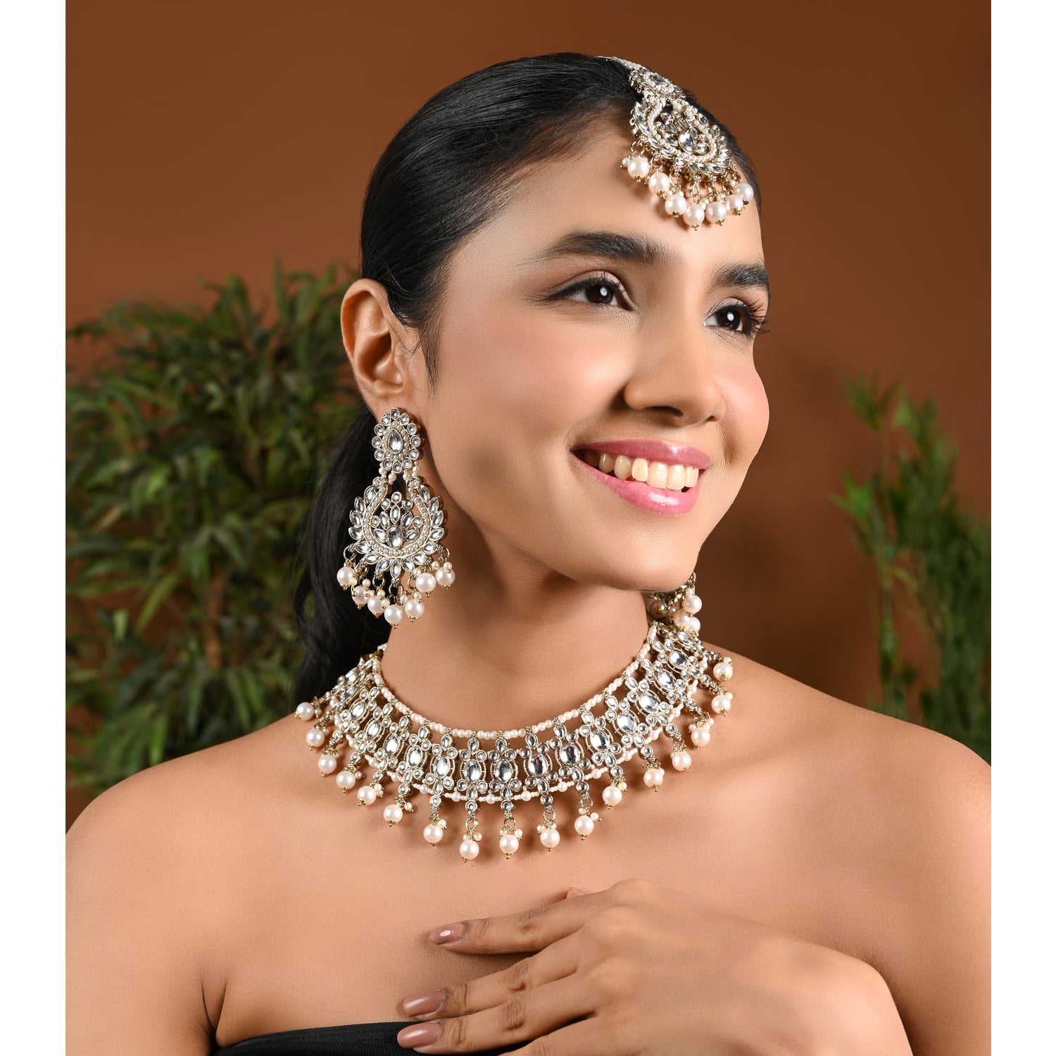 Shalina White Choker Set