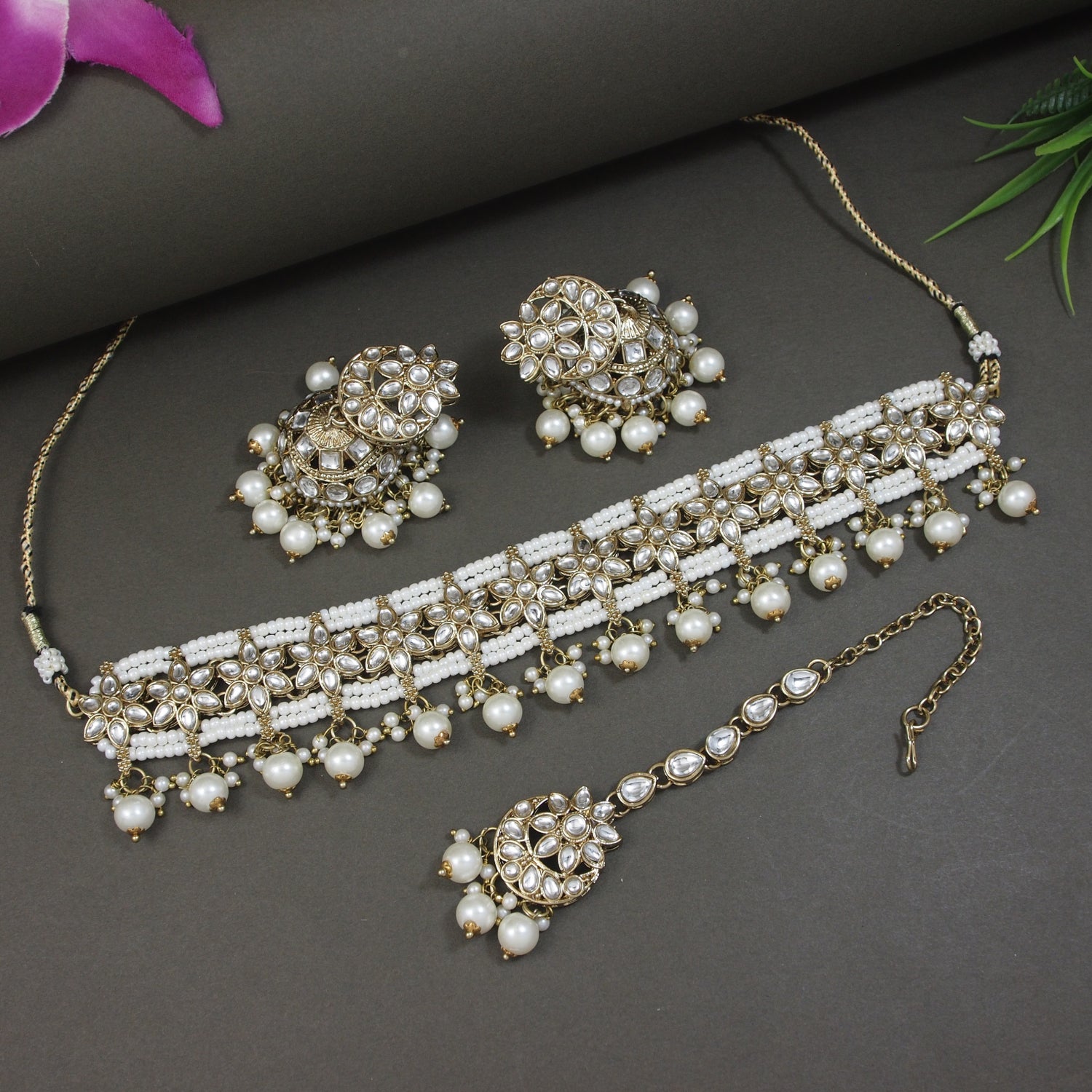 Reshmi White Choker