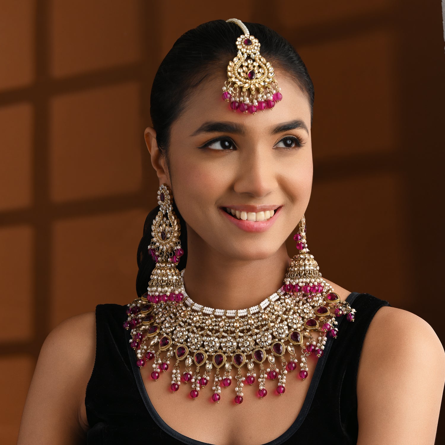 Vinisha Wine Choker Set