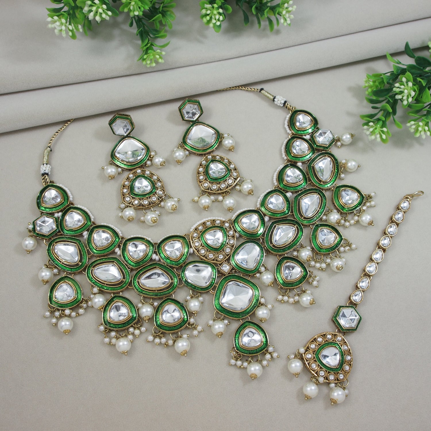 Rutusha Necklace Set