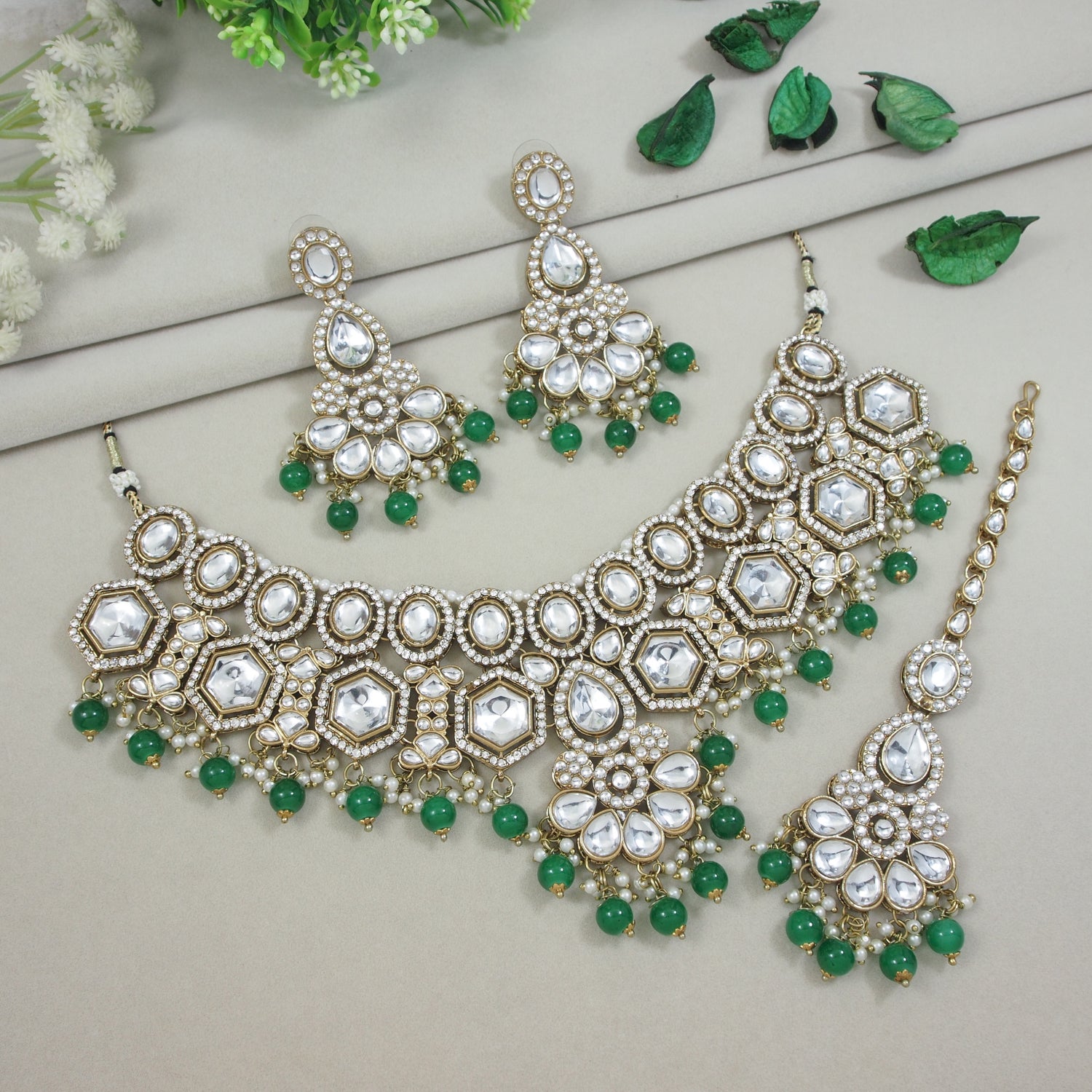 Taashi Green Necklace Set