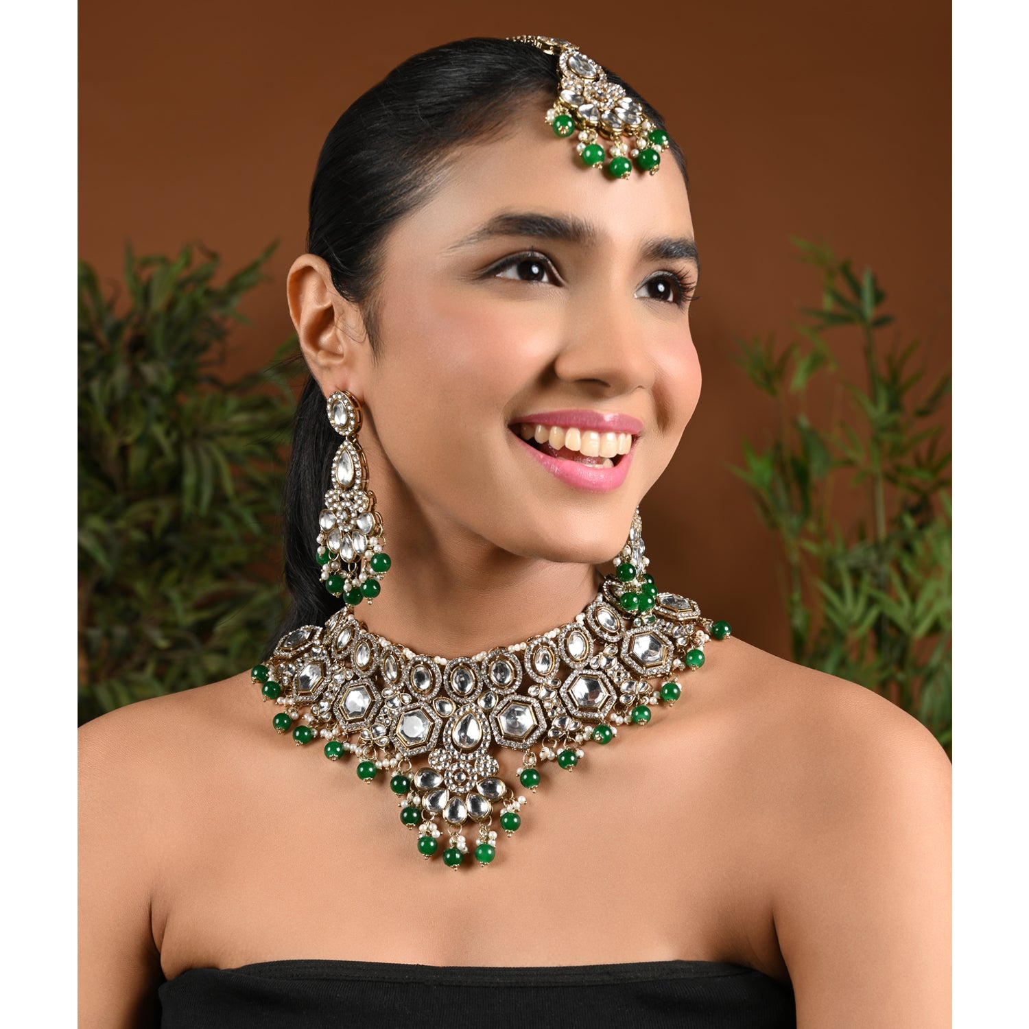 Taashi Green Necklace Set