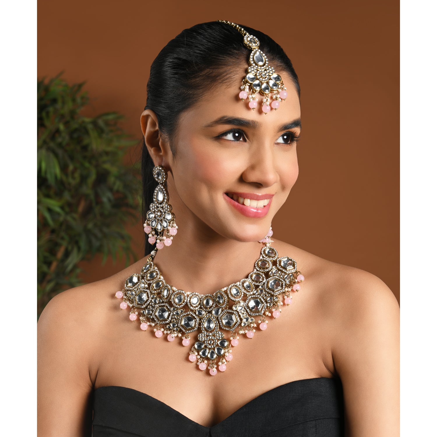 Taashi Pink Necklace Set