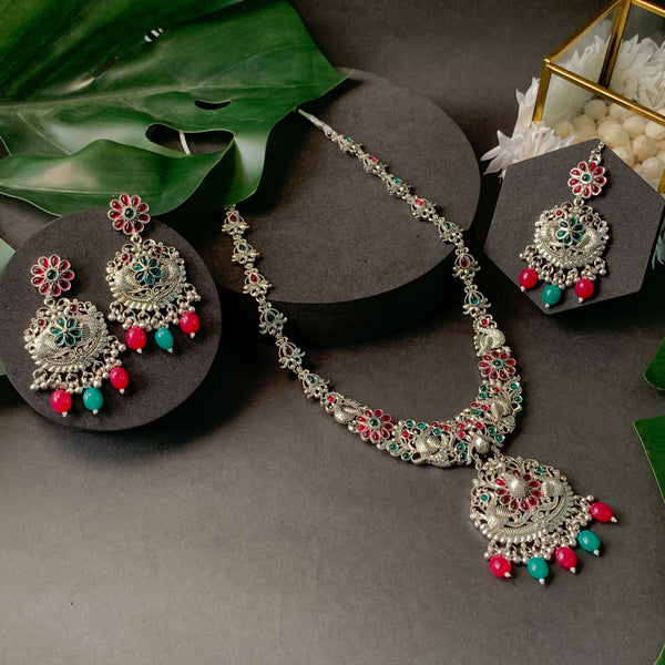 Hastee Necklace Set