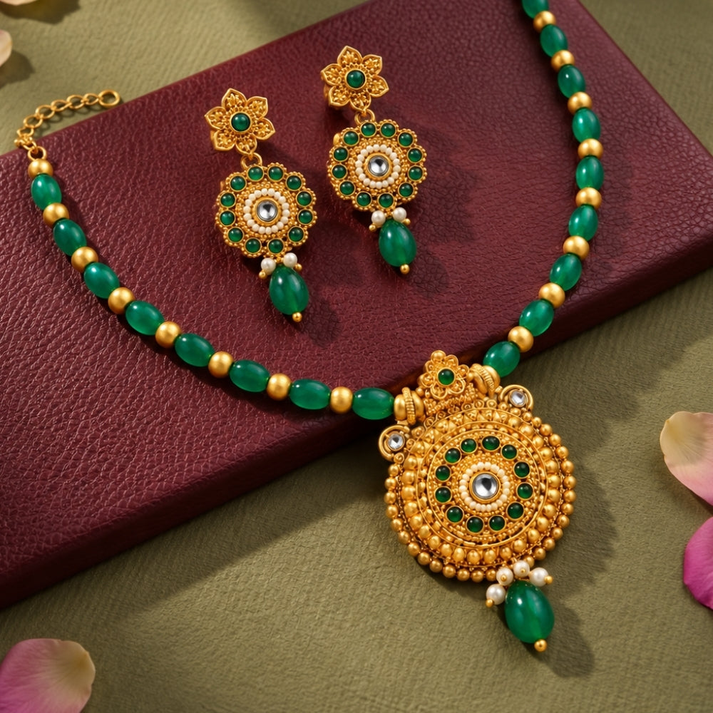 Aaranya – Green Beaded Pendant Necklace Set