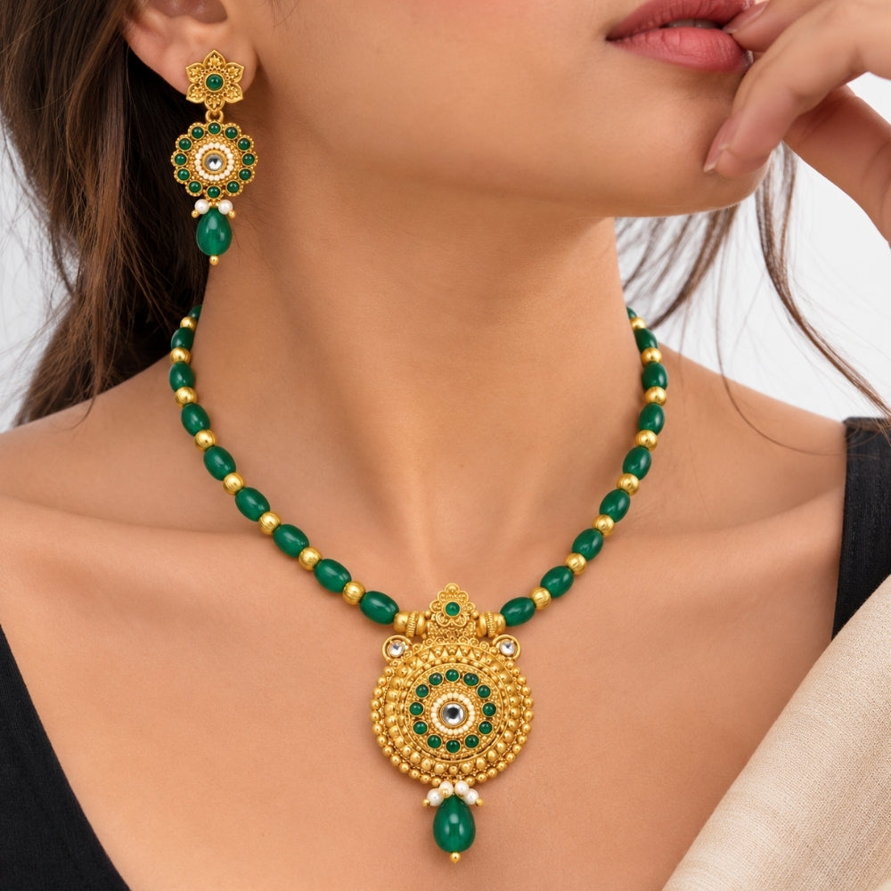 Aaranya – Green Beaded Pendant Necklace Set