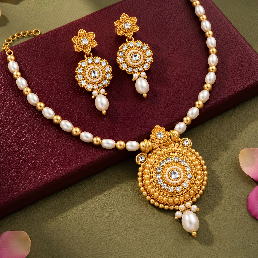Aaranya – White Pearl Pendant Necklace Set