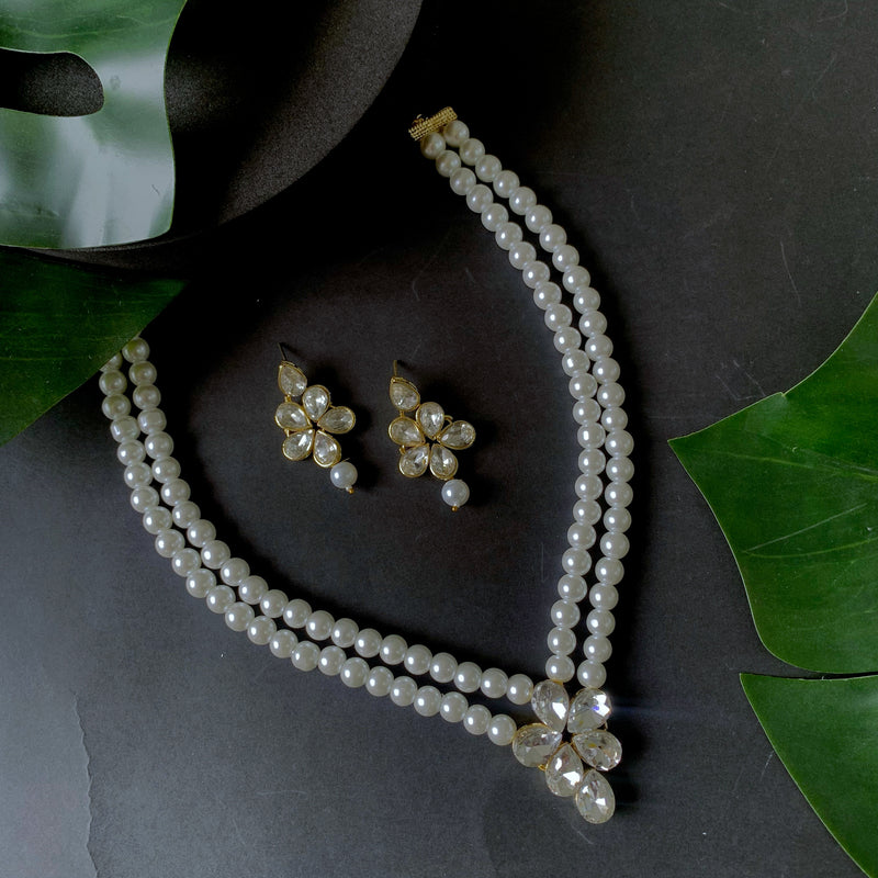 Agnetha white necklace set