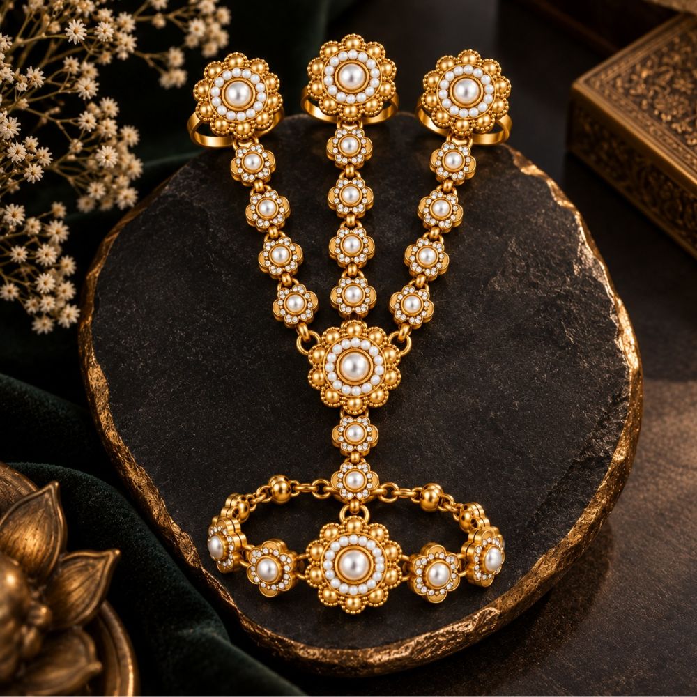 Sumaya- Floral Kundan Three-Finger Hath Panja