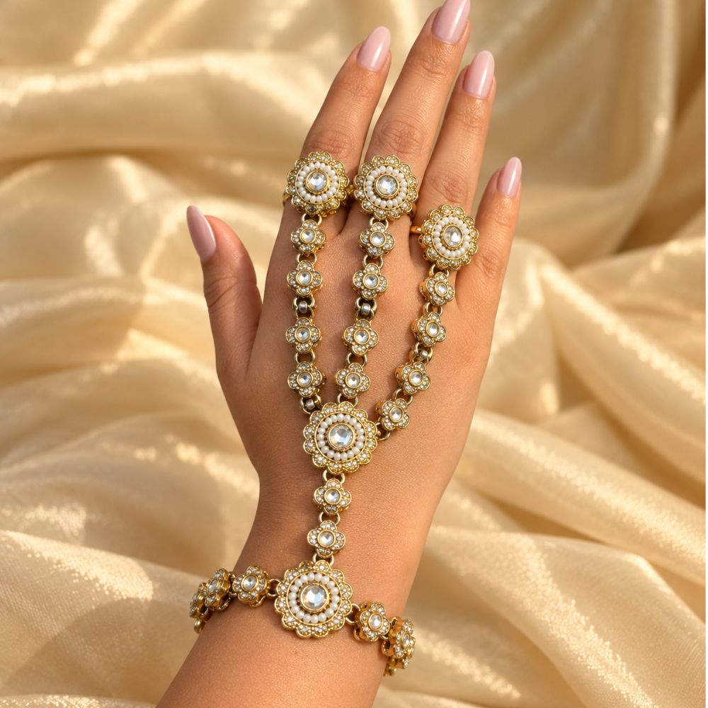 Sumaya- Floral Kundan Three-Finger Hath Panja