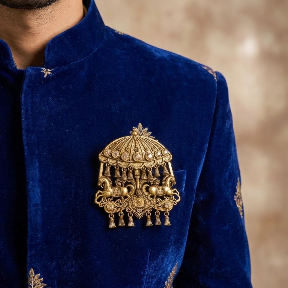 Parthiv- Gold tone Men's Royal Horse Carriage Brooch
