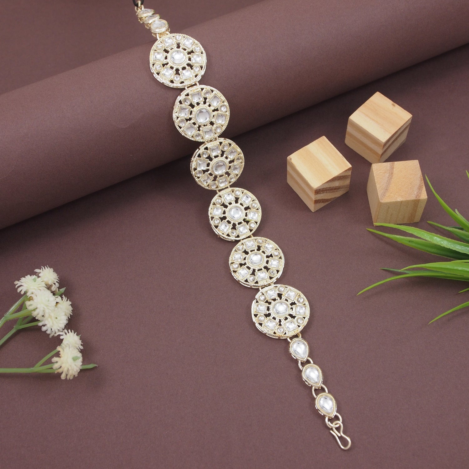 Mivara - White Stone Sheeshpatti with Green Centerpiece