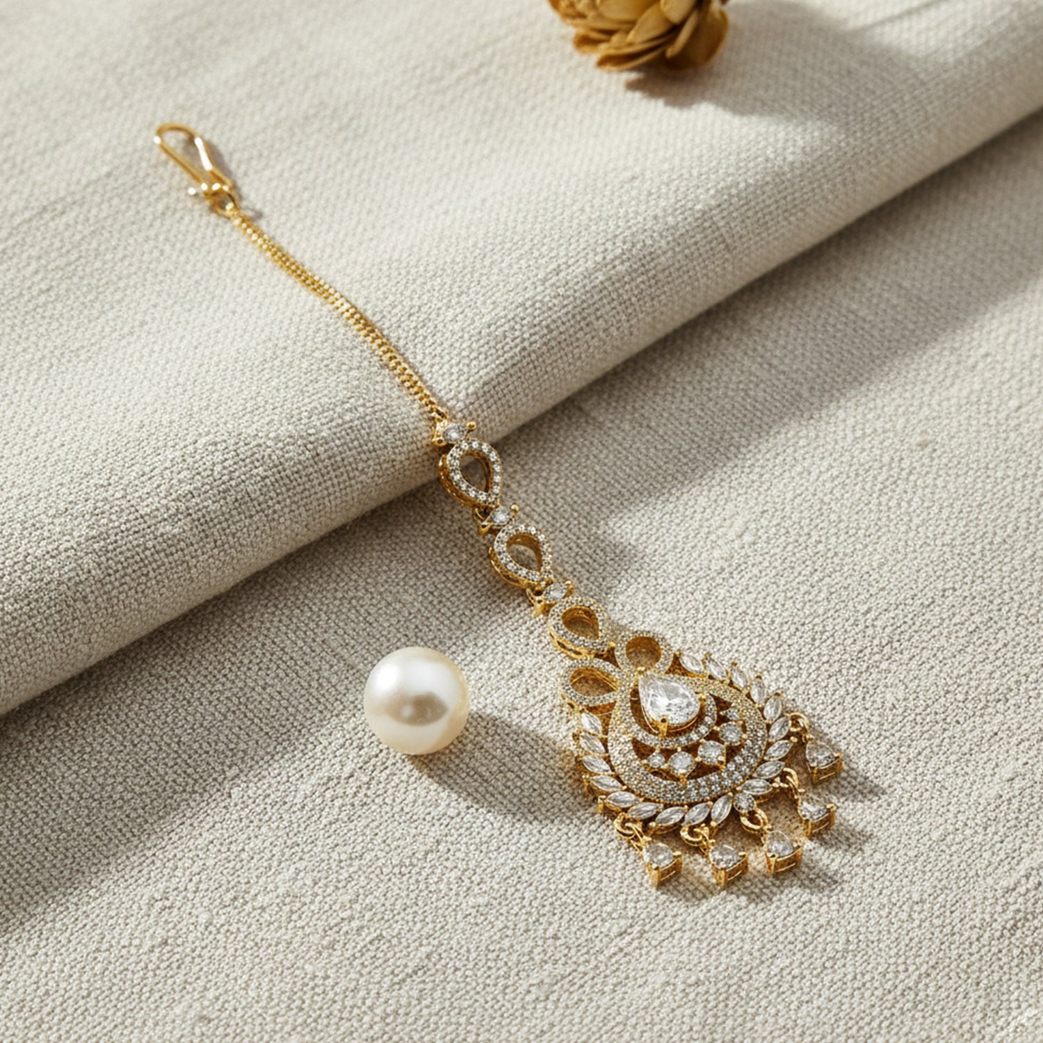 Inyara - Traditional White Kundan Maang Tikka