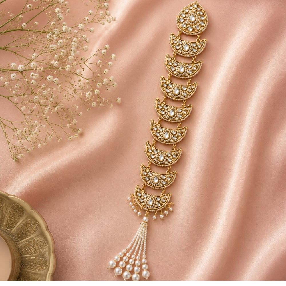 Savani-  White Antique Finish Punjabi Hair Paranda