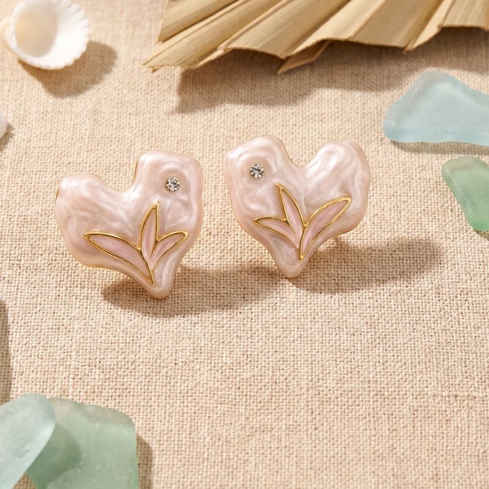 Rosie- Blush Heart Pearl Stud Earrings