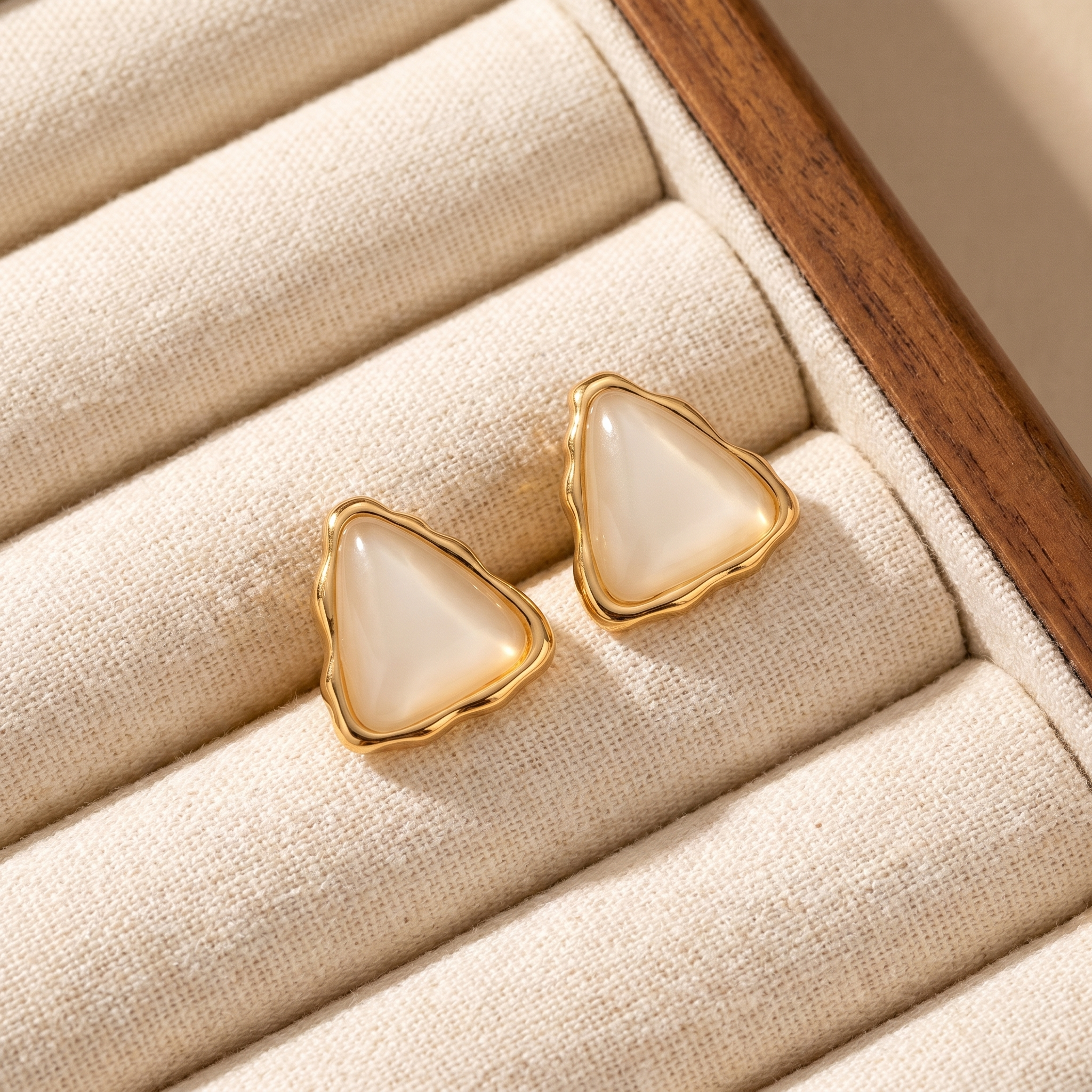 Mariyln White Earrings