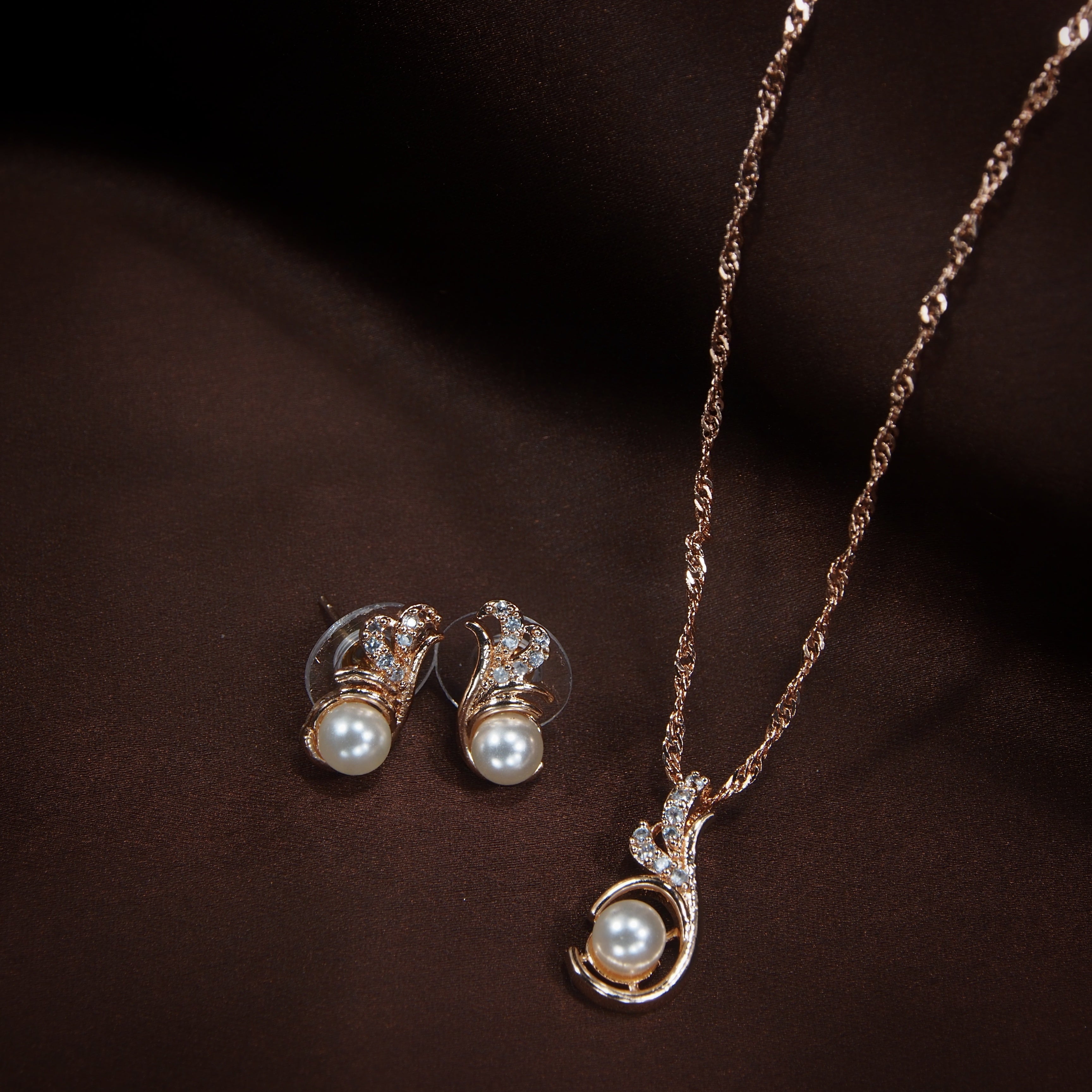 Alina Pendant Set