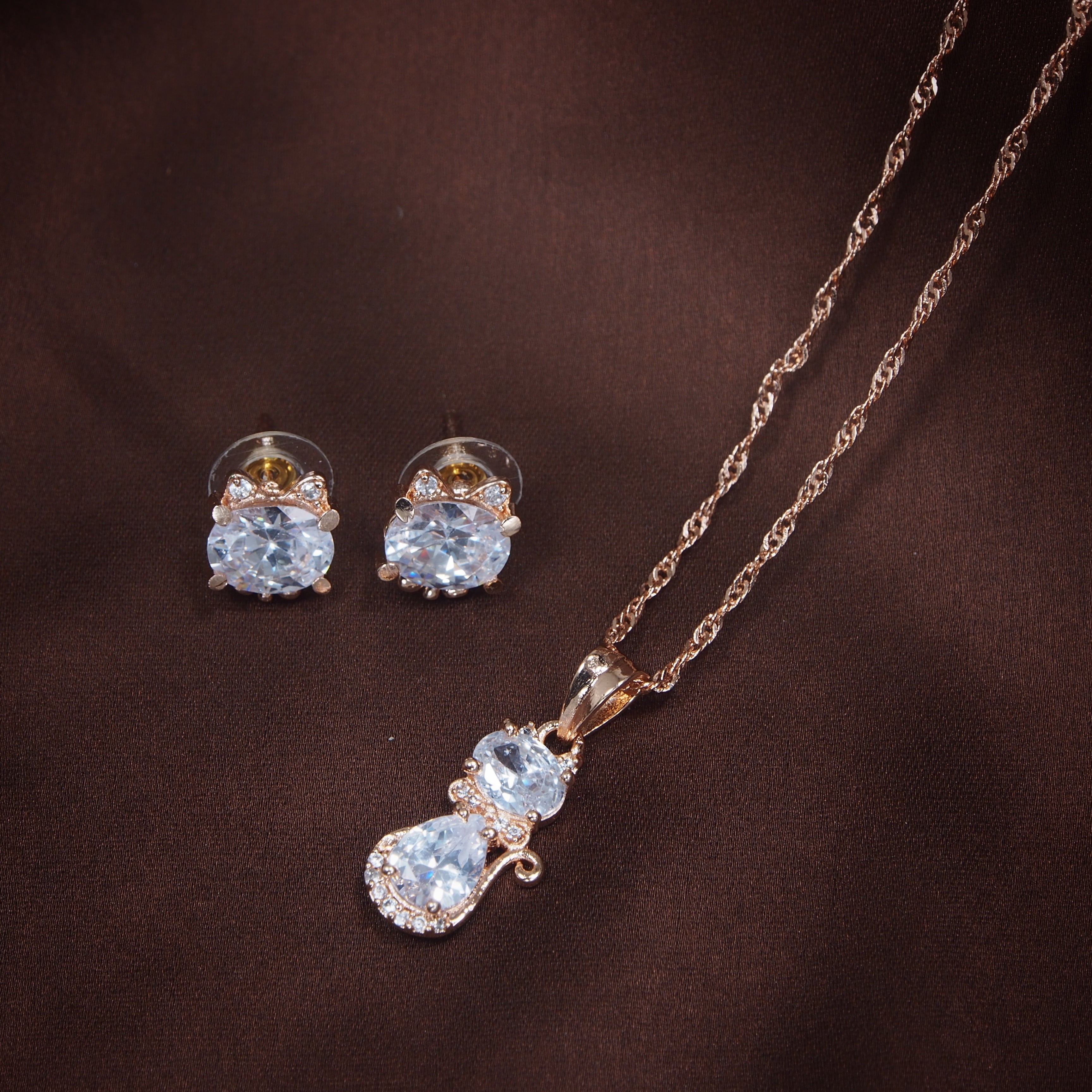 Toshi Pendant Set