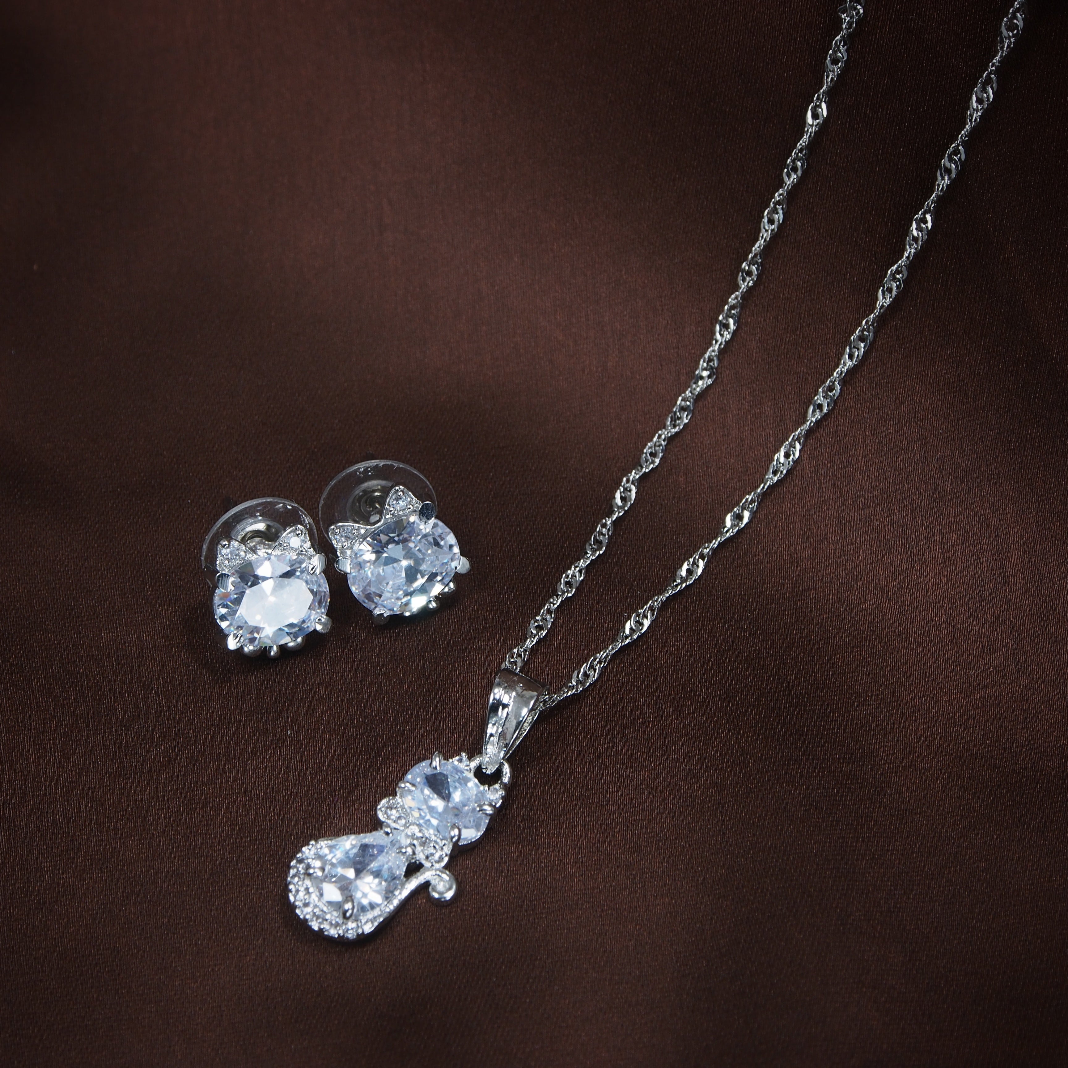 Toshi Pendant Set