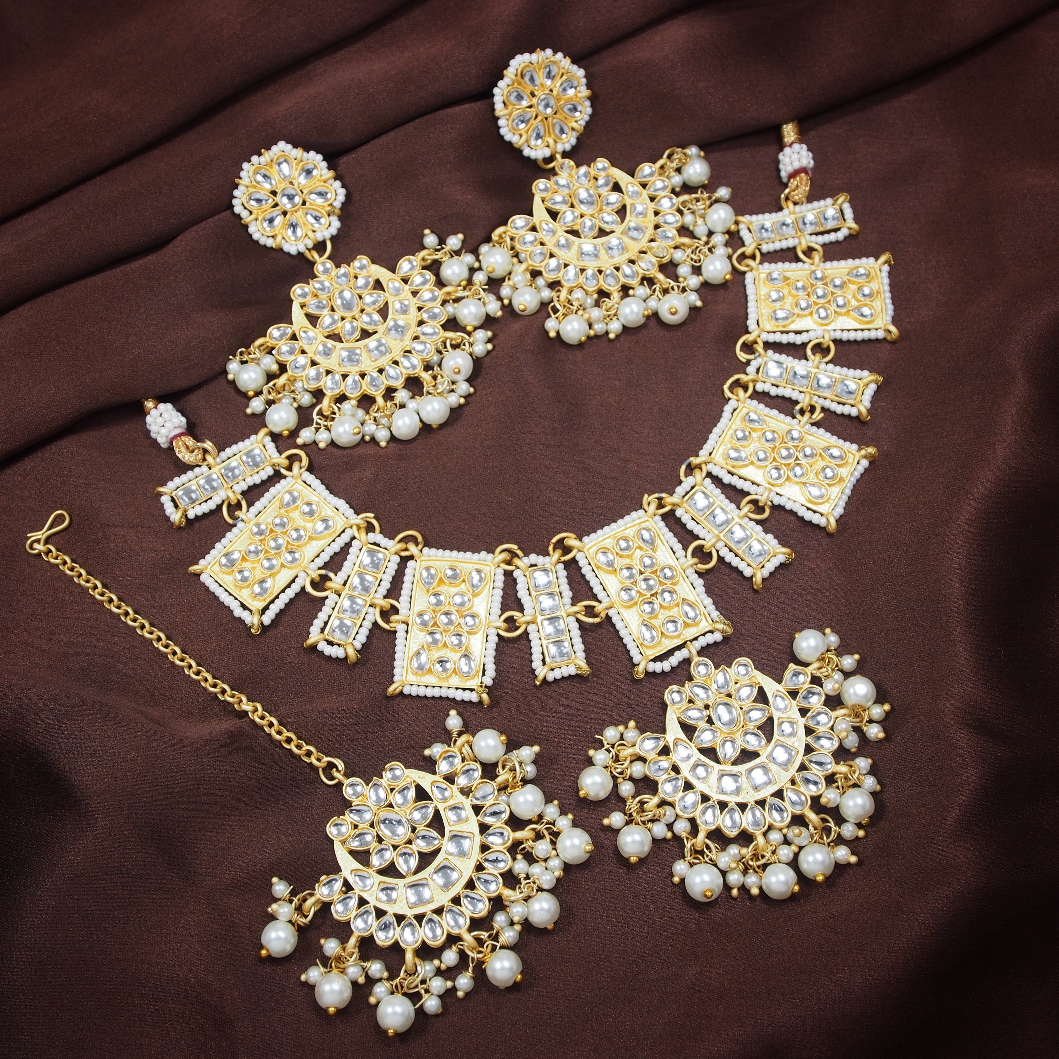 Mahira White Choker Set