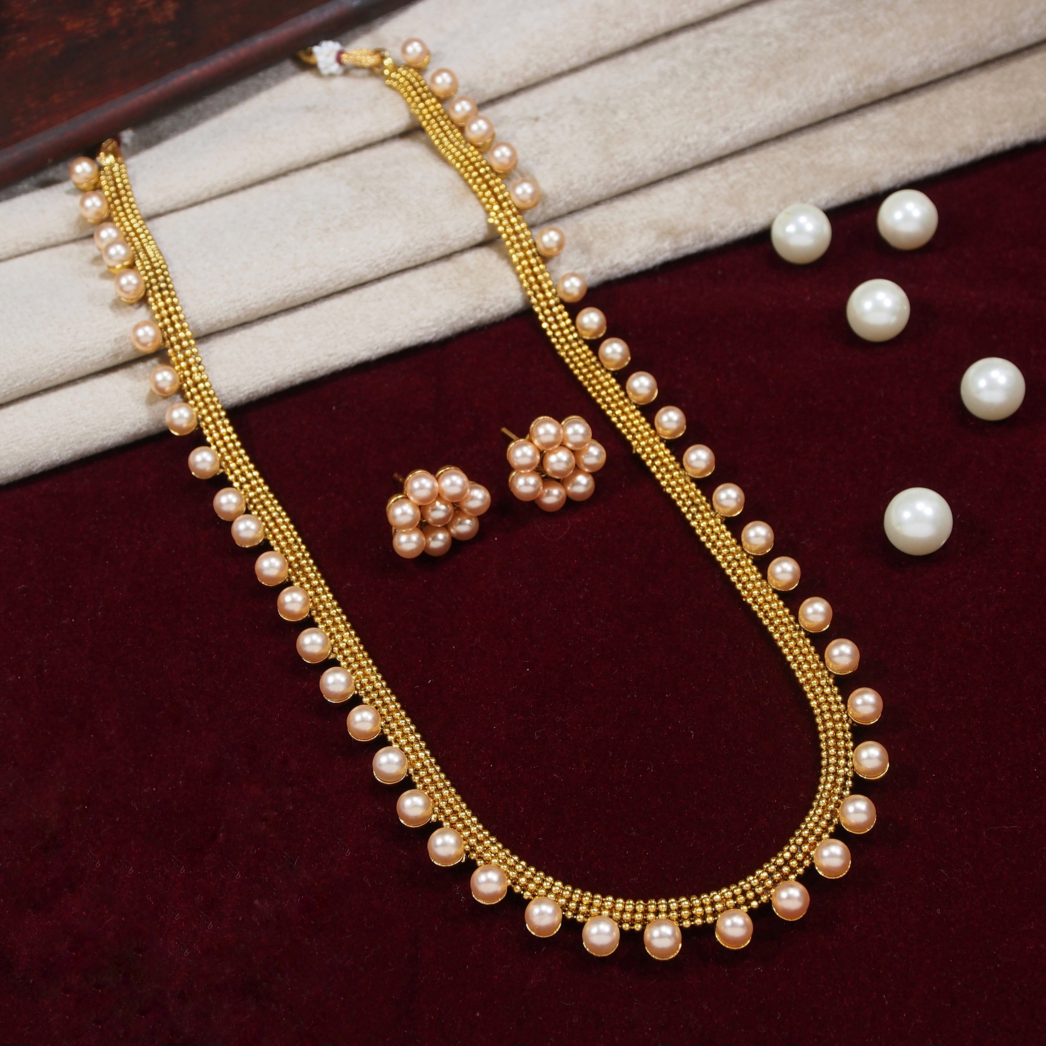 Ratni Jewellery Set