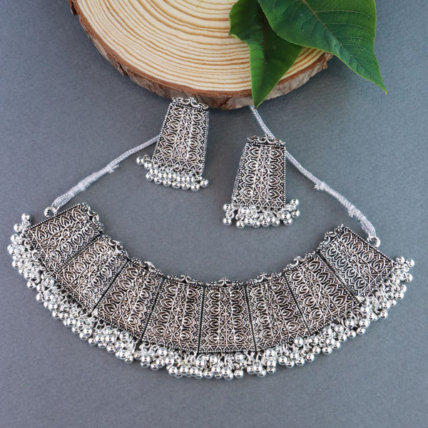 Parnavi Choker Set